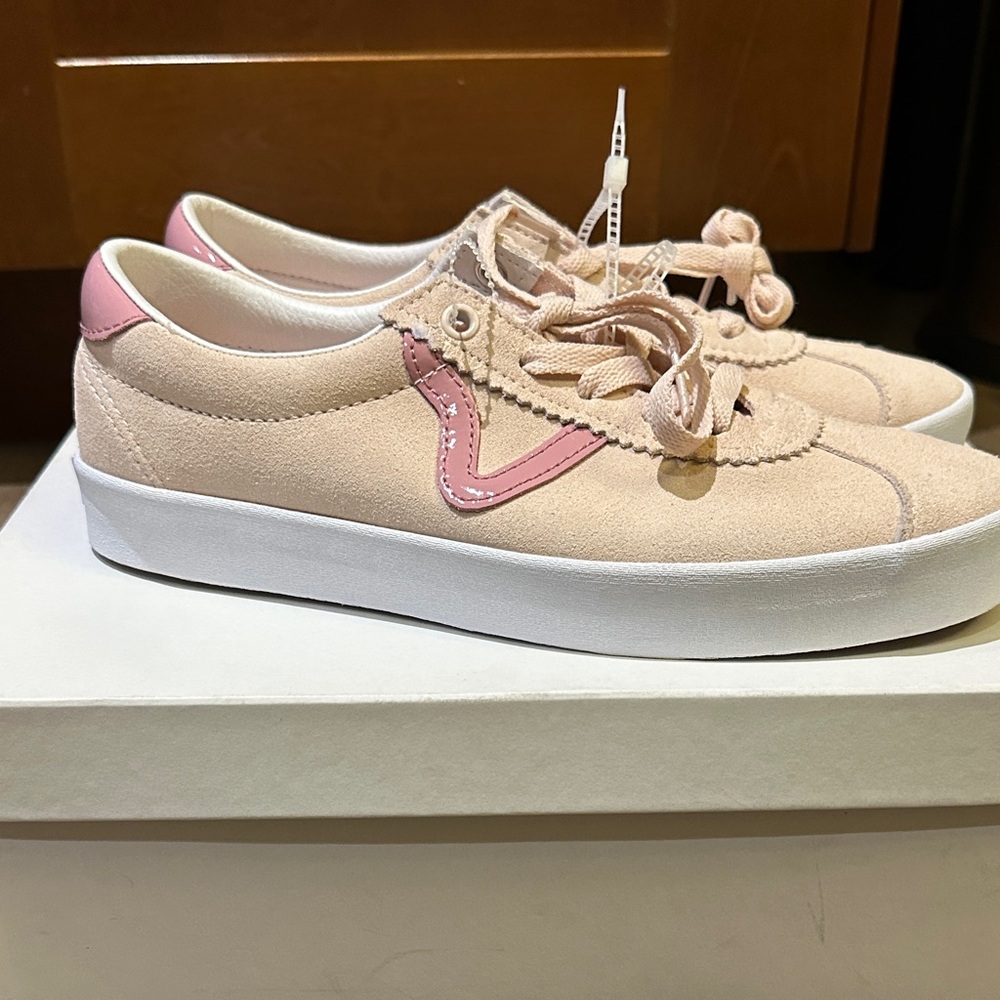 Women’s Vans Pink suede Sneakers size 8 new without tags